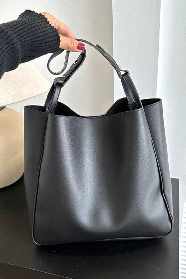 Simple Trendy Vegan Leather Shoulder Bag
